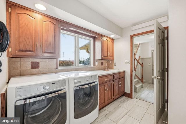 9 LOG CABIN RD, Perkasie, PA 18944