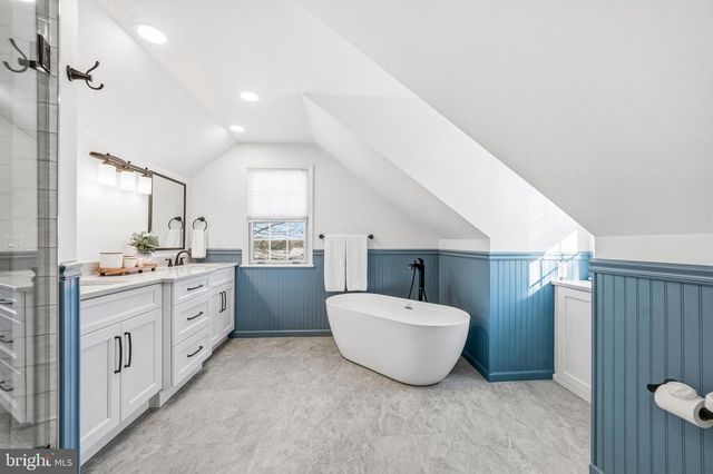 9 LOG CABIN RD, Perkasie, PA 18944