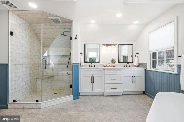 9 LOG CABIN RD, Perkasie, PA 18944