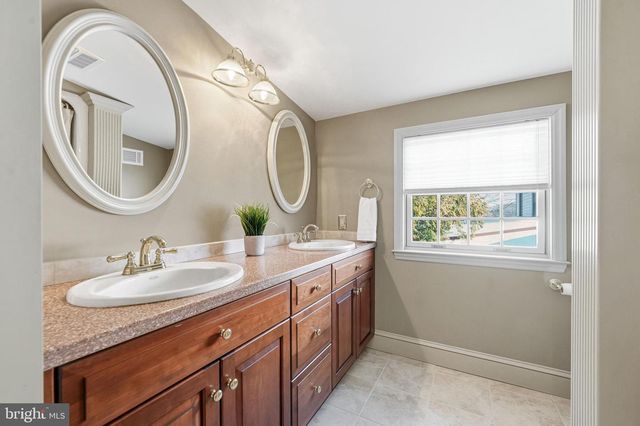 9 LOG CABIN RD, Perkasie, PA 18944