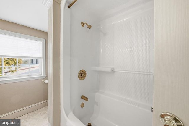 9 LOG CABIN RD, Perkasie, PA 18944