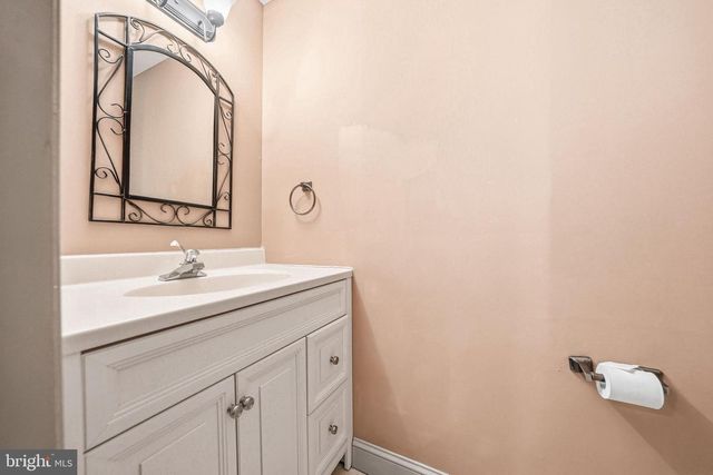 9 LOG CABIN RD, Perkasie, PA 18944