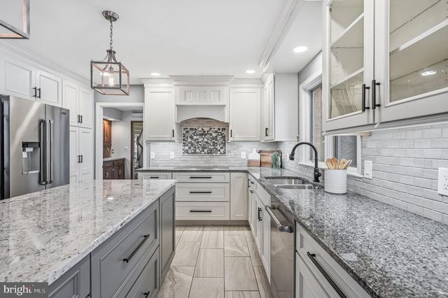 9 LOG CABIN RD, Perkasie, PA 18944