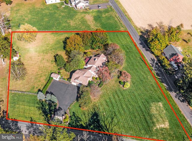 9 LOG CABIN RD, Perkasie, PA 18944