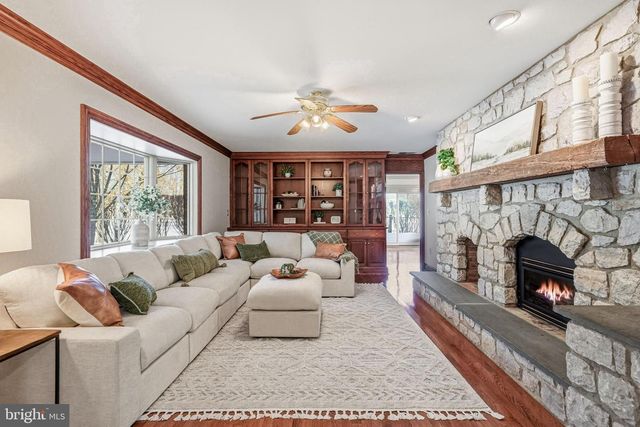 9 LOG CABIN RD, Perkasie, PA 18944