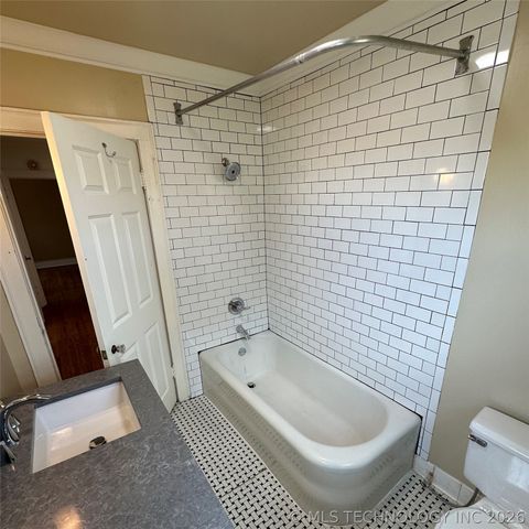 2203 E 18th Street B, Tulsa, OK 74104
