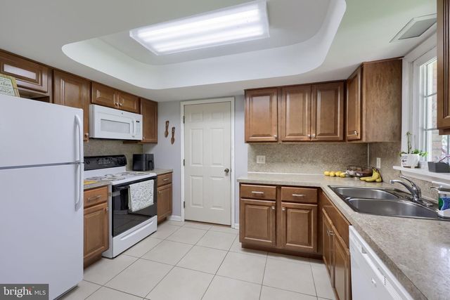 6411 JEANETTE DR, East Petersburg, PA 17520
