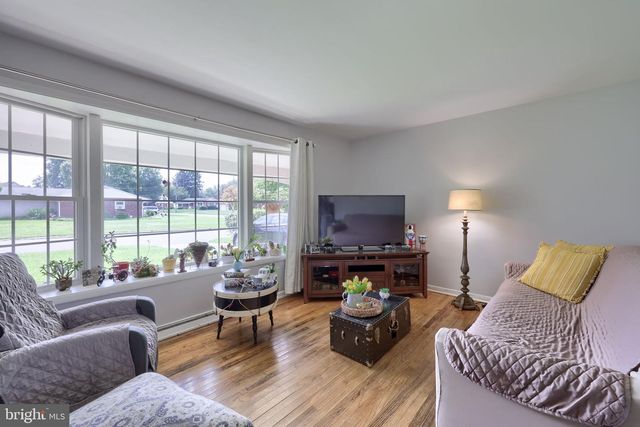 6411 JEANETTE DR, East Petersburg, PA 17520
