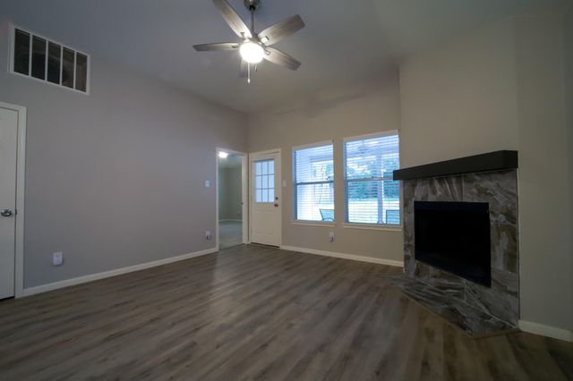 117 Harbour Town Circle, Conroe, TX 77356