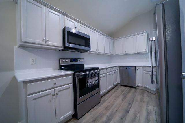 117 Harbour Town Circle, Conroe, TX 77356