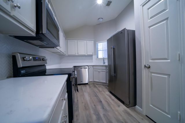 117 Harbour Town Circle, Conroe, TX 77356