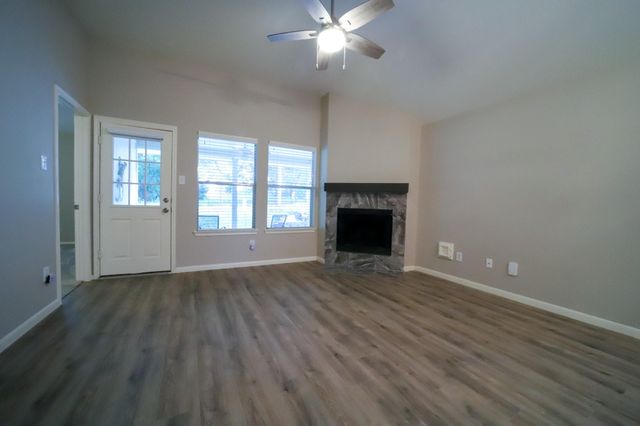 117 Harbour Town Circle, Conroe, TX 77356