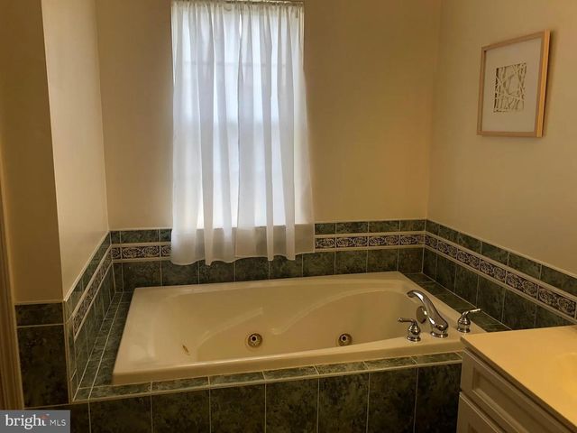 172 FOUNTAYNE LN, Lawrenceville, NJ 08648