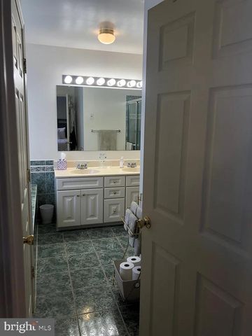 172 FOUNTAYNE LN, Lawrenceville, NJ 08648