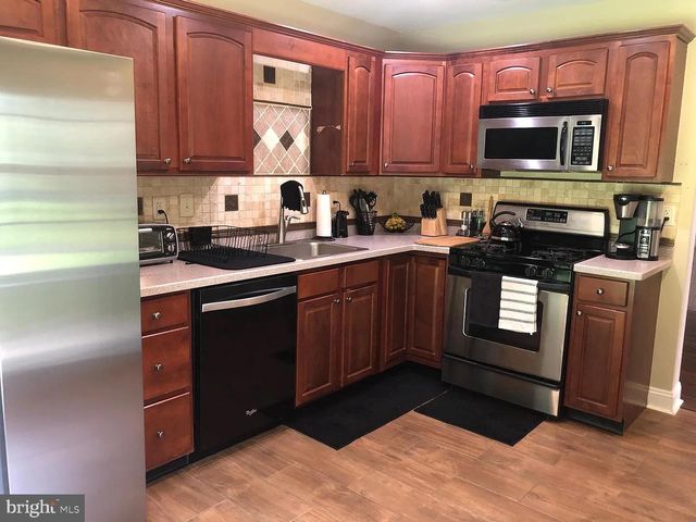 172 FOUNTAYNE LN, Lawrenceville, NJ 08648
