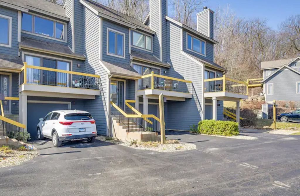 319 Territory Drive, Galena, IL 61036