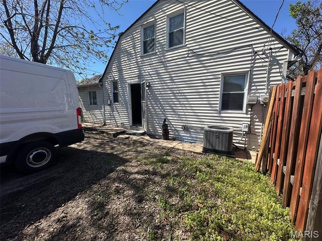 762 Dallas Drive, St Louis, MO 63125