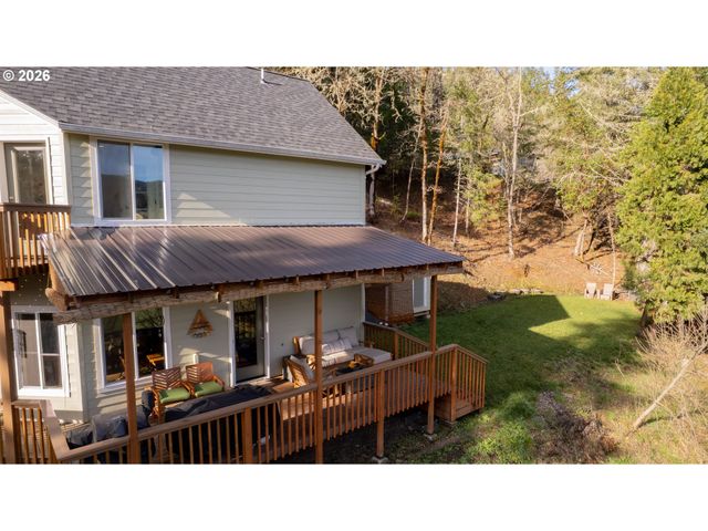 270 SABRINA Ln, Winston, OR 97496