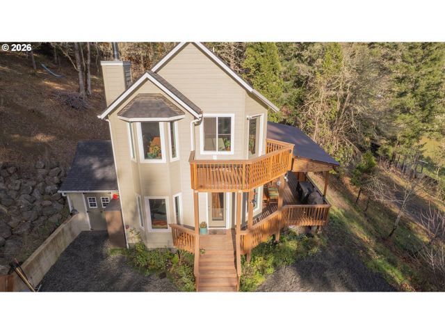 270 SABRINA Ln, Winston, OR 97496