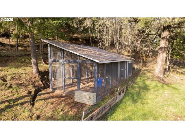 270 SABRINA Ln, Winston, OR 97496