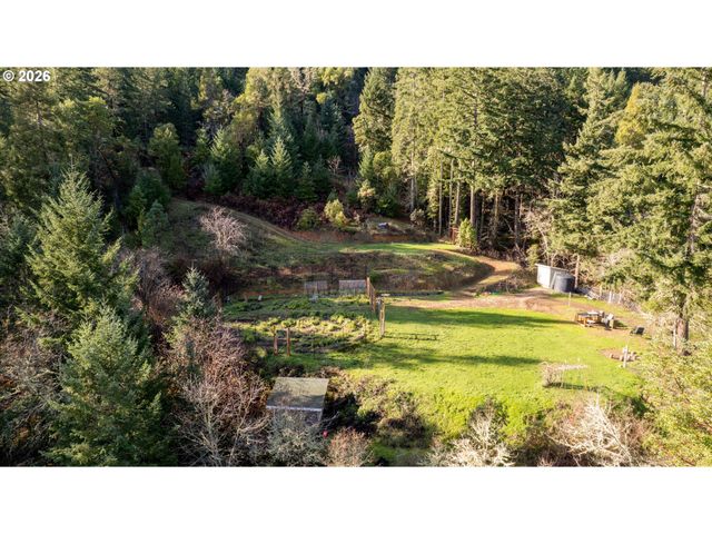 270 SABRINA Ln, Winston, OR 97496