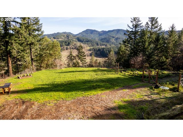 270 SABRINA Ln, Winston, OR 97496