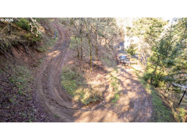 270 SABRINA Ln, Winston, OR 97496