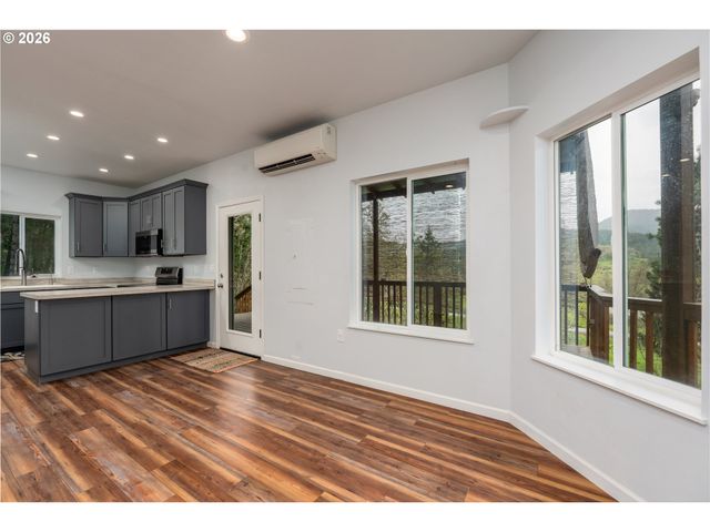 270 SABRINA Ln, Winston, OR 97496