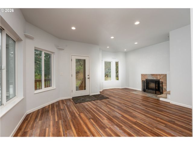 270 SABRINA Ln, Winston, OR 97496