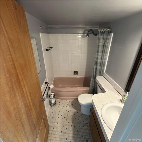 29232 Hoover Road 232, Warren, MI 48093