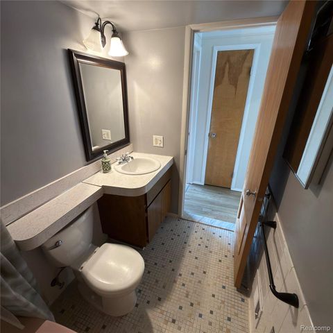 29232 Hoover Road 232, Warren, MI 48093