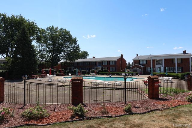 29232 Hoover Road 232, Warren, MI 48093