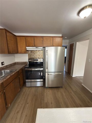 29232 Hoover Road 232, Warren, MI 48093