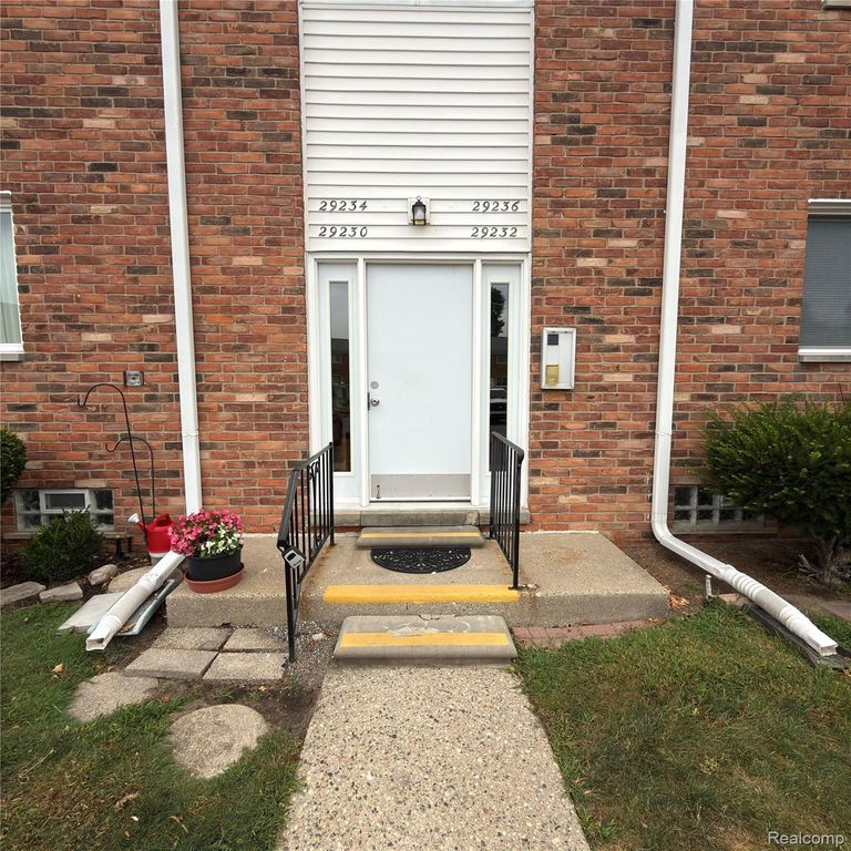 29232 Hoover Road 232, Warren, MI 48093