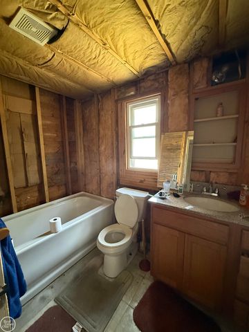 17441 E 11 Mile Road, Roseville, MI 48066