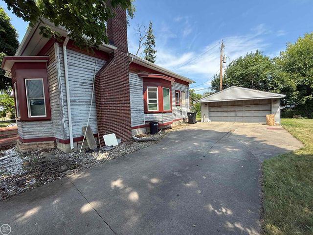 17441 E 11 Mile Road, Roseville, MI 48066