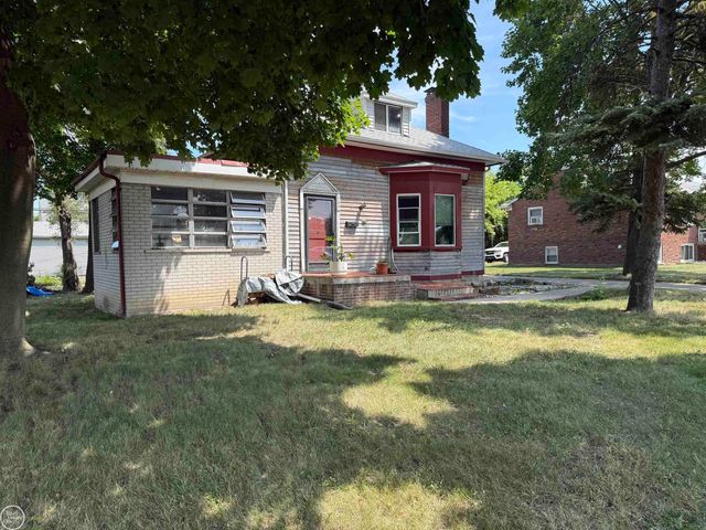 17441 E 11 Mile Road, Roseville, MI 48066