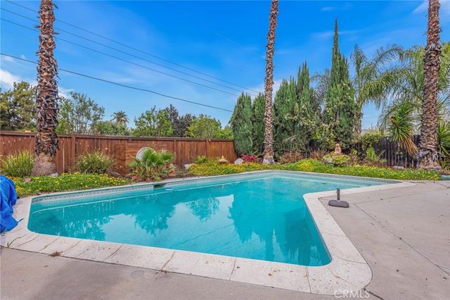 2367 Deerhorn Dr, Riverside, CA 92506