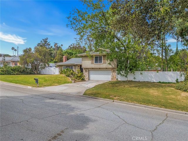 2367 Deerhorn Dr, Riverside, CA 92506