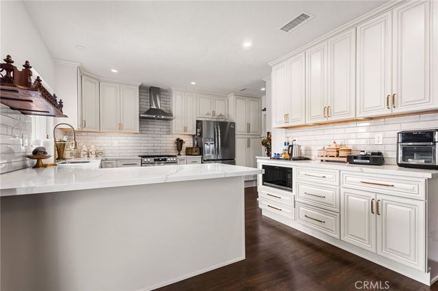 2367 Deerhorn Dr, Riverside, CA 92506