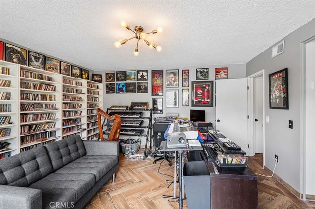 2367 Deerhorn Dr, Riverside, CA 92506