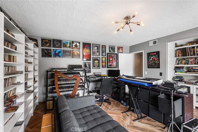 2367 Deerhorn Dr, Riverside, CA 92506