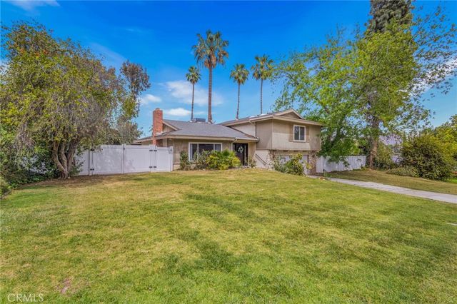 2367 Deerhorn Dr, Riverside, CA 92506
