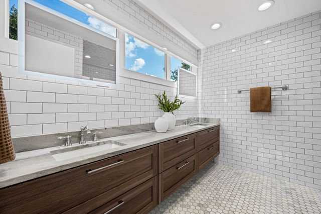 2547 Wentworth Street, Dallas, TX 75211