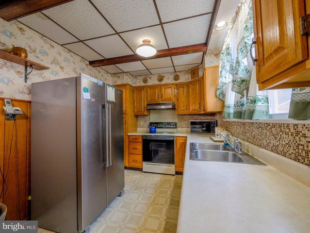 627 W GARDNER AVE, Glenolden, PA 19036
