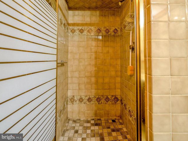 627 W GARDNER AVE, Glenolden, PA 19036