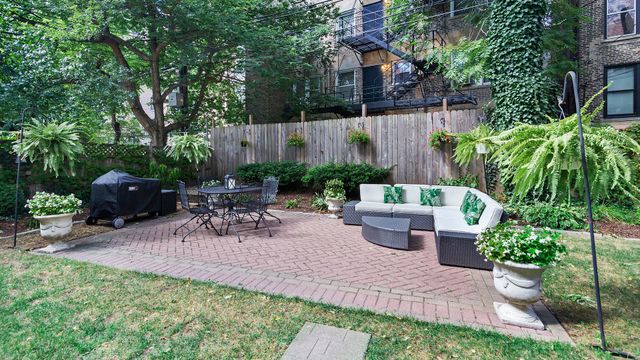 634 W GRACE Street 1E, Chicago, IL 60613