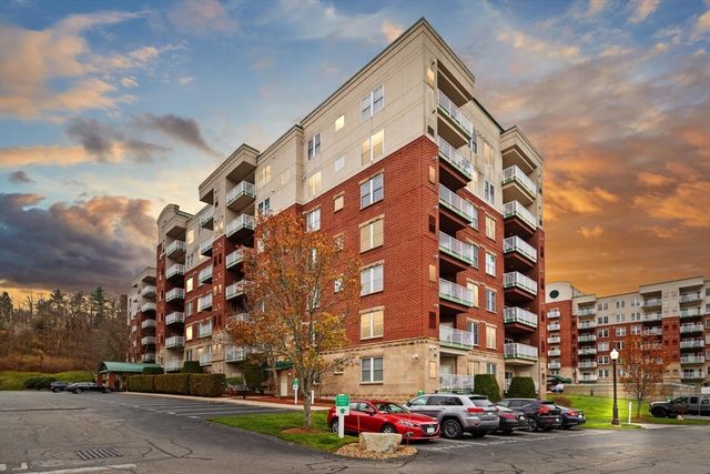 38 Village 201, Middleton, MA 01949