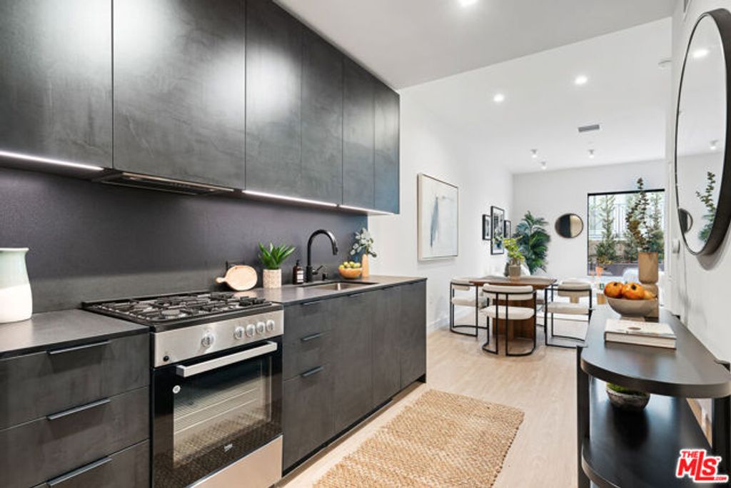 3667 Keystone Avenue 431, Los Angeles, CA 90034