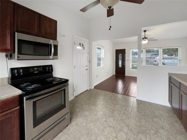 930 SCHOOL STREET, Clermont, FL 34711